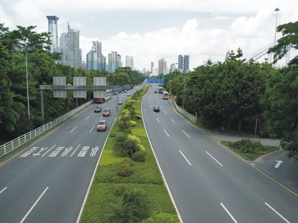 《城市道路工程设计规范》(CJJ37-2012)对道路红线宽度没有强制性要求